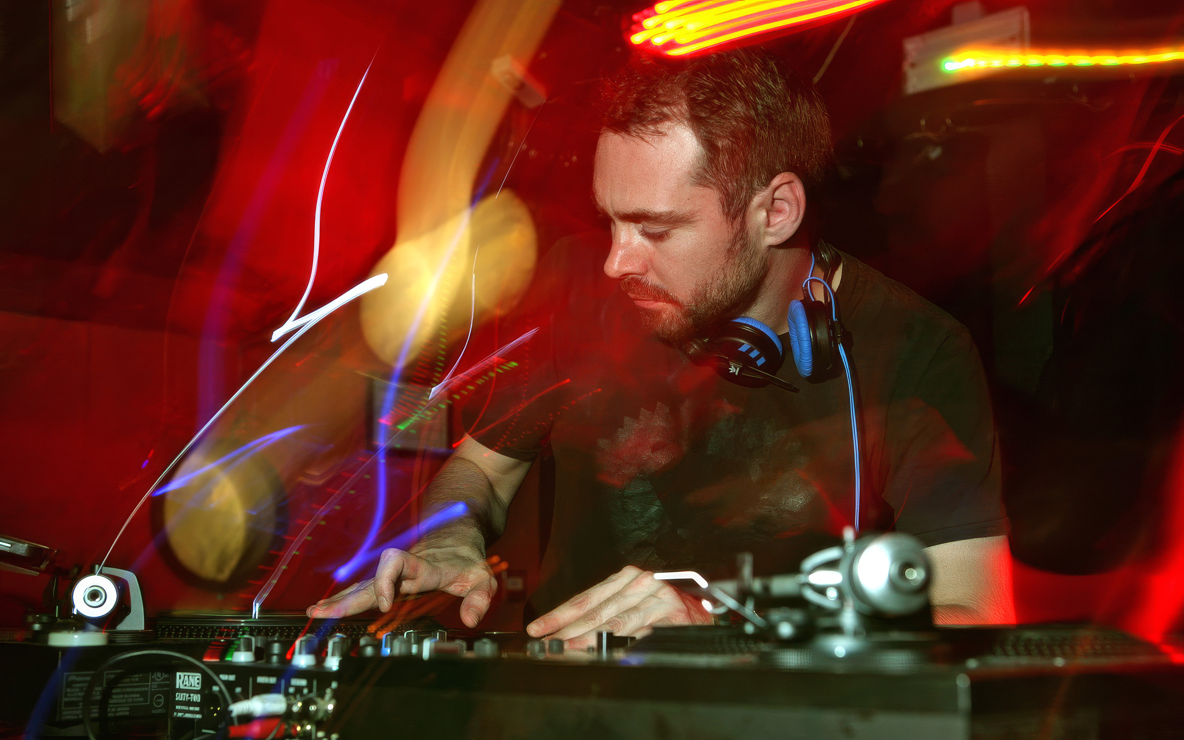 Dj Fly aux platines de la Marquise en 2016