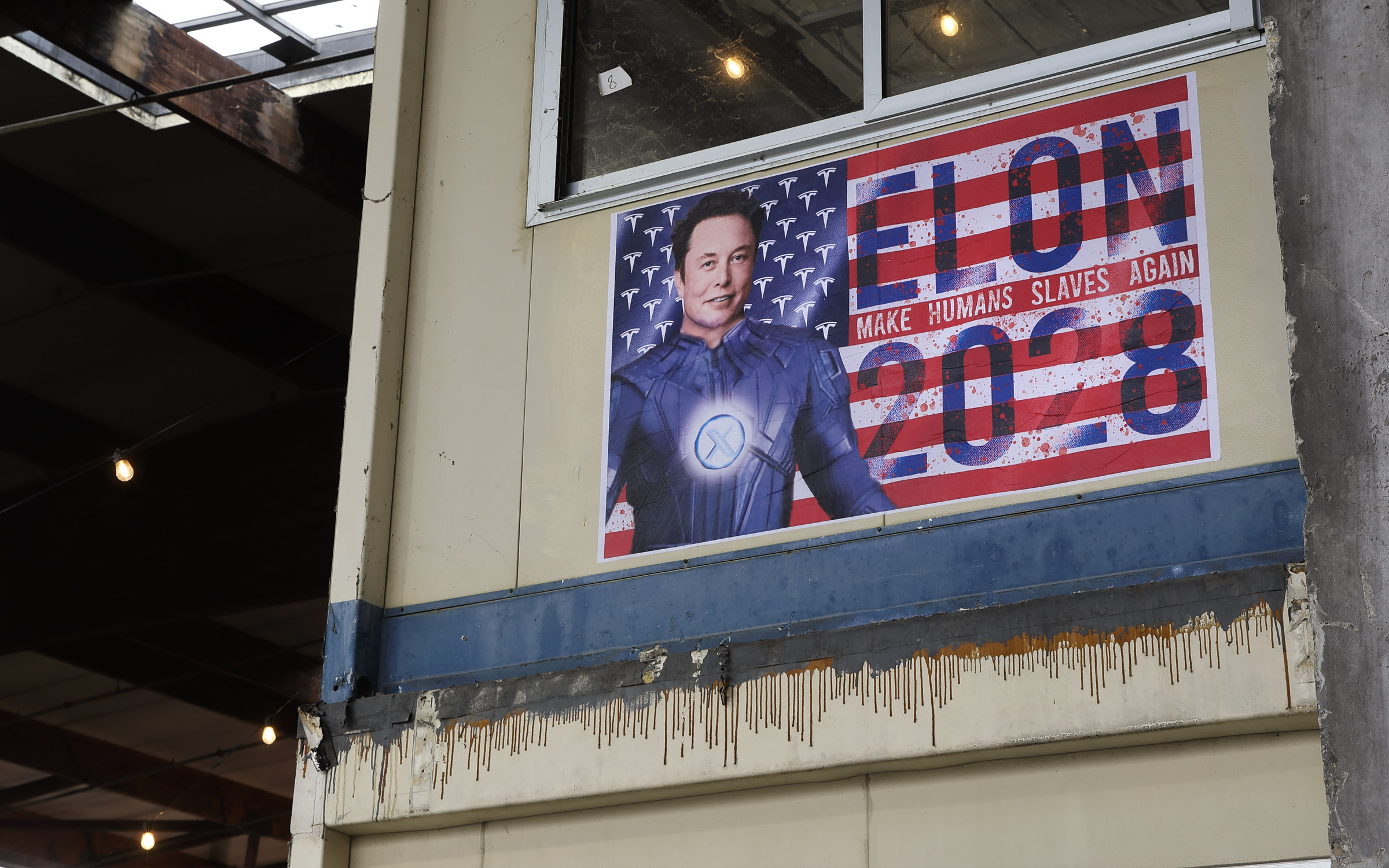 Makes humans slaves again Campagne fictive - Elon Musk - Makes humans slaves again